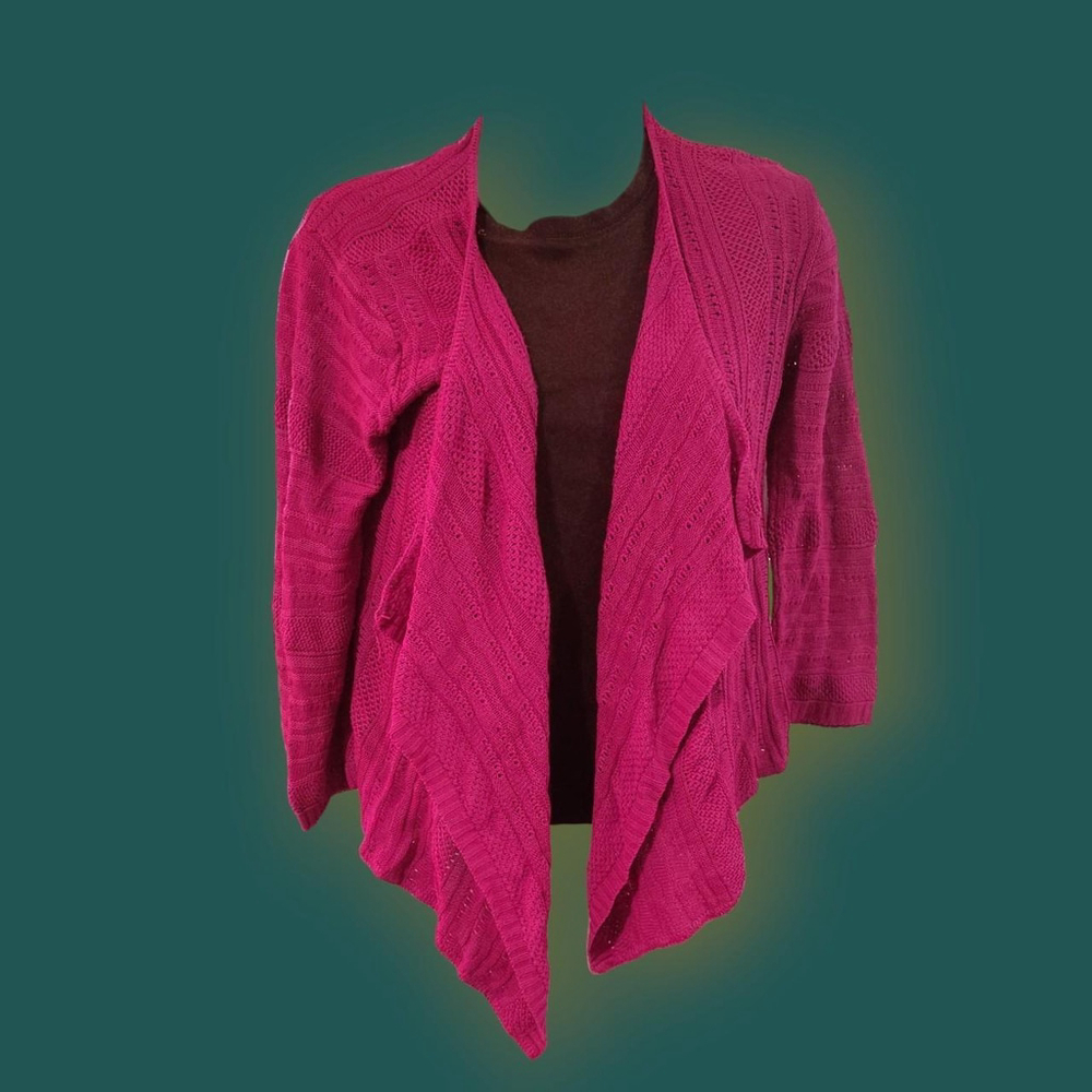 Hot pink vintage Faded Glory 3/4 sleeve ruffled cardigan
Size XL